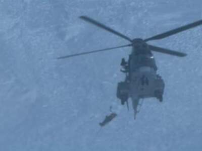 Βίντεο από την ανάσυρση με ελικόπτερο τω...