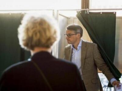 Αναποφάσιστοι παραμένουν οι Σουηδοί ψηφο...