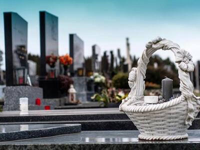 Πόσο «πάνε» οι τάφοι στο Κοιμητήριο του ...