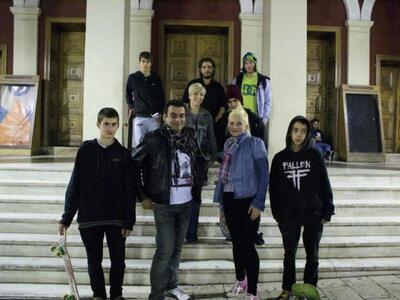 Τέσσερα νέα παιδιά από τέσσερις διαφορετ...