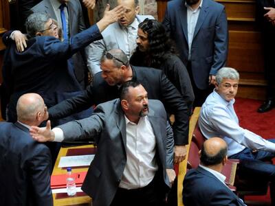 Στη Βουλή απόψε οι προφυλακισμένοι βουλε...