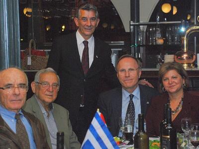 Στενοί οι δεσμοί του Πρέσβη του Καναδά μ...