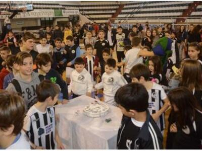 Η ομάδα του Απόλλωνα Πατρών κόβει την Πρ...