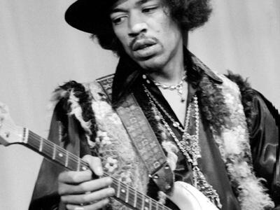 Κιθάρες των Τζίμι Χέντριξ και Πρινς βγαί...