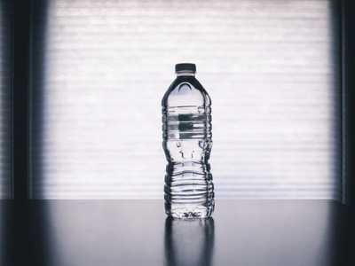 Αυτά τα πλαστικά μπουκάλια με νερό θα ακ...