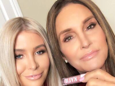 Στην Αθήνα με τη σύντροφό της η Caitlyn ...