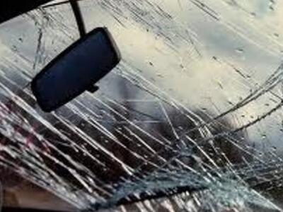 Τροχαίο τα ξημερώματα στον Πύργο: Ι.Χ. έ...