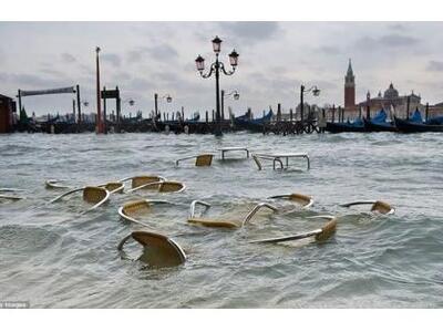 Η Βενετία σχεδόν βούλιαξε και οι κάτοικο...