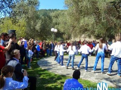 Ναυπακτία: Χοροί και τραγούδια στην Πανα...