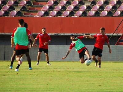 Συνεχίζεται με μονές προπονήσεις το... χ...