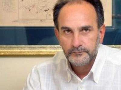 Γιατί... κέρναγε γλυκά σήμερα το πρωί ο ...