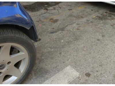 Μοναδικό: Θέση στάθμευσης πάνω στην κίτρινη γραμμή