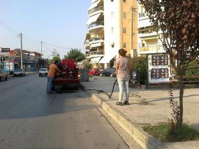 Πάτρα: Πυροσβεστικά οχήματα για πλύσιμο ...