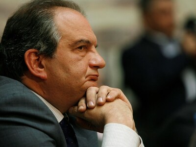 Εμφανίστηκε ο Καραμανλής για να συλλυπηθ...