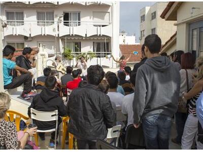 Δείτε φωτό από την πρεμιέρα του έργου «Τ...