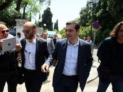 ΣΥΡΙΖΑ: Συζητούμε μόνο "απλή και άδ...