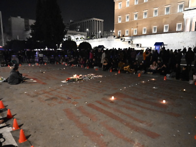 Τέμπη: Διαδηλωτές επέστρεψαν έξω από τη ...
