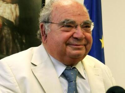 Πάτρα: Ψάχνει και για παράνομες προσλήψε...