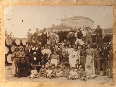 Οι εργαζόμενοι της Γκούτλαντ με τις οικο...