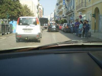 Αγίου Ανδρέου: Ο δρόμος με τα διπλοπαρκα...