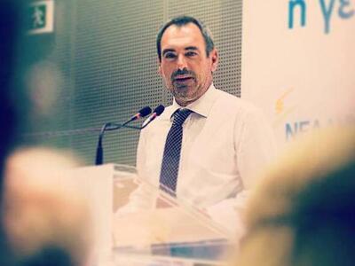 Ο Α. Κατσανιώτης μετά την ορκωμοσία στη ...