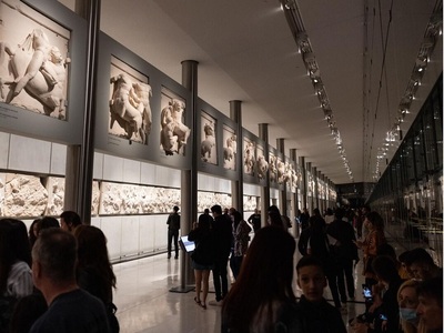Ρίγησαν τα πλήθη στο Μουσείο Ακρόπολης α...