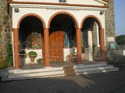 Αλληλέγγυοι οι πιστοί μετά την καταστροφ...