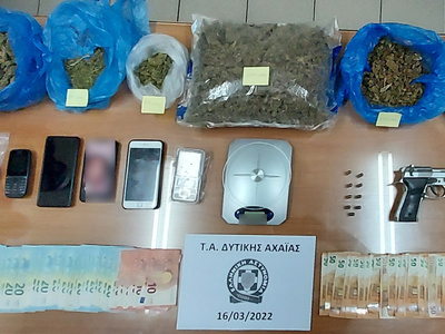 Χειροπέδες σε δυο άνδρες για διακίνηση ν...