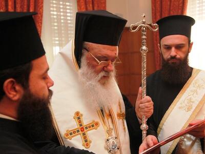 Περιμένει τηλεφώνημα για να ορκίσει τη ν...