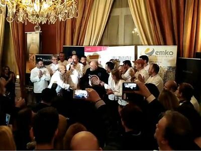 Η απονομή στο Λάζαρο Πολίτη