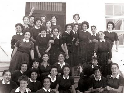 Κλασική αναµνηστική φωτογραφία. Καθισµέν...