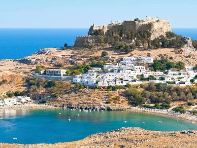 Γεμάτα λιμάνια και αεροδρόμια- Τα νησιά ...