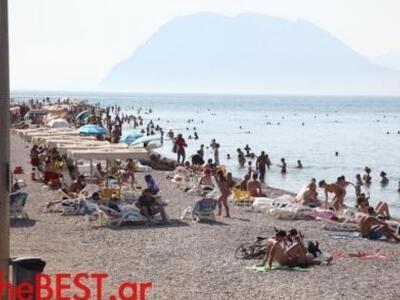 Η πλαζ της Πάτρας πλημμύρισε κόσμο το τρ...