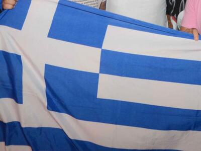 Οι Τούρκοι κατέβασαν την ελληνική σημαία 