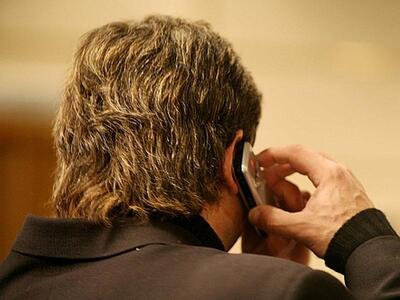 Ερευνα στις φυλακές για το κινητό του Ακη 