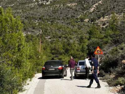 Λουτράκι: Για έναν σπασμένο καθρέφτη το ...