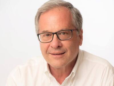 Κώστας Μάρκου: Eκτός τόπου και χρόνου ο ...