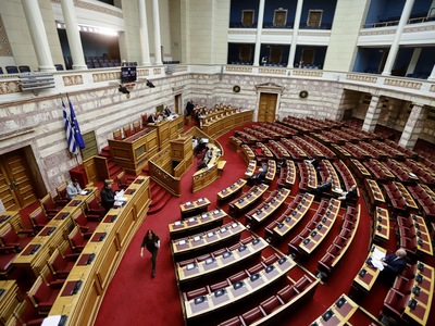 Συντάξεις, ασφαλιστικές εισφορές και προ...