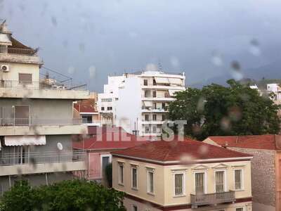 Καλοκαιρινή βροχή στην Πάτρα – ΔΕΙΤΕ ΦΩΤΟ
