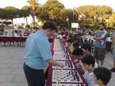 Σκάκι: Επίδειξη σιμουλτανέ στα Ψηλα Αλώνια Αιγίου