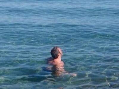 Βουτιές στα παγωμένα νερά για Αχαιό δημοσιογράφο