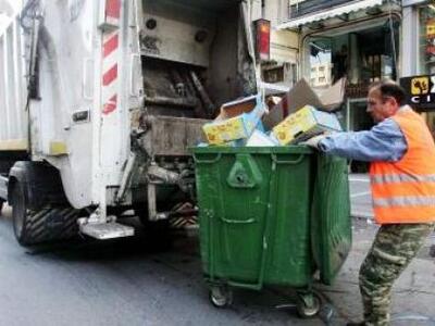 ΠΟΕ-ΟΤΑ: Έγκλημα η μεταφορά σκουπιδιών α...