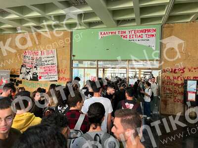 Πάτρα: Η κρίση φέρνει ατελείωτες ουρές σ...