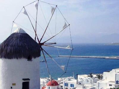 Μύκονος: Ο αντιδήμαρχος ξυλοκόπησε μετανάστη!!! 