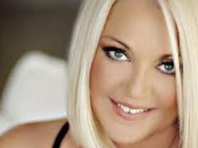 Η Ρ.Κορομηλά μας συστήνει την αδερφή της...