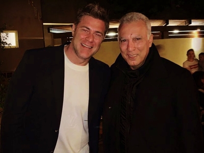 Μοναδική στιγμή με τον Νίκο Γκάλη να τρα...