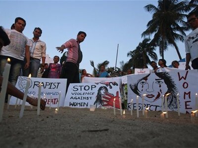 Ινδία: Έκαψαν ζωντανή 15χρονή σε δρόμο τ...
