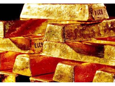 Οι επενδυτές αγοράζουν ράβδους χρυσού υπ...