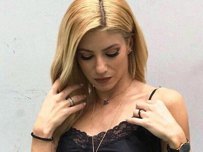 Η Ευαγγελία Αραβανή… χαλαρά στην παραλία...