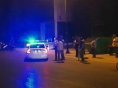 Χαμός πάλι έξω απο το θέατρο Χυτήριο για...